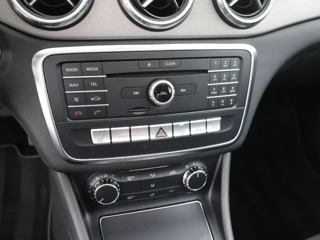 Mercedes-Benz CLA 180 Ambition 2016 Benzine 16