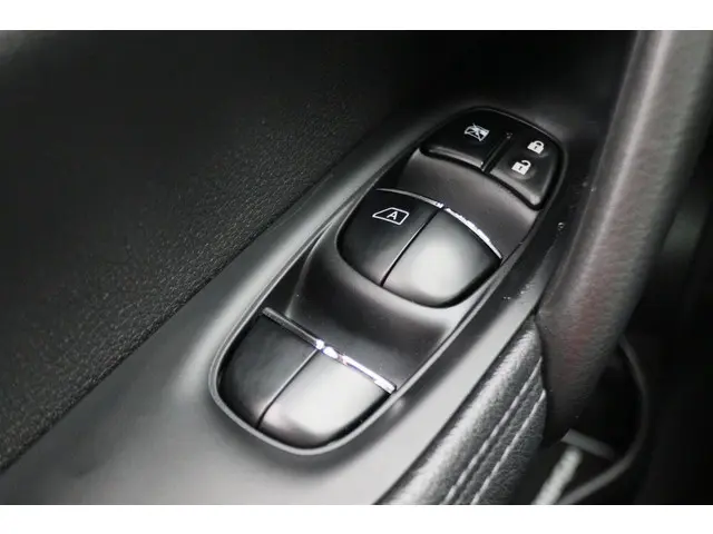 Nissan QASHQAI 1.2 N-Connecta 2016 Benzine 32