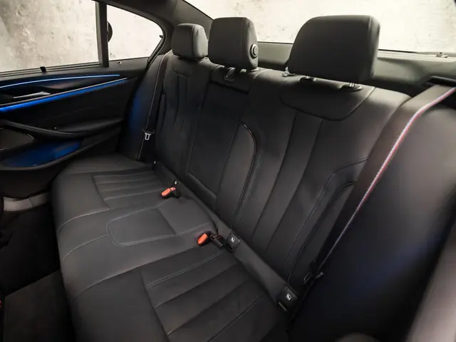 BMW 5 Serie 545e xDrive M Sport 2023 Hybride Benzine 17