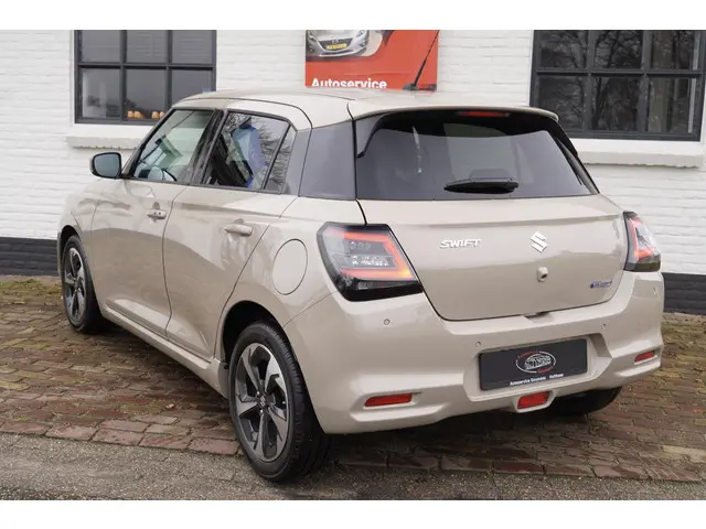 Suzuki Swift 1.2 Style Smart Hybrid 2025 Hybride Benzine 8
