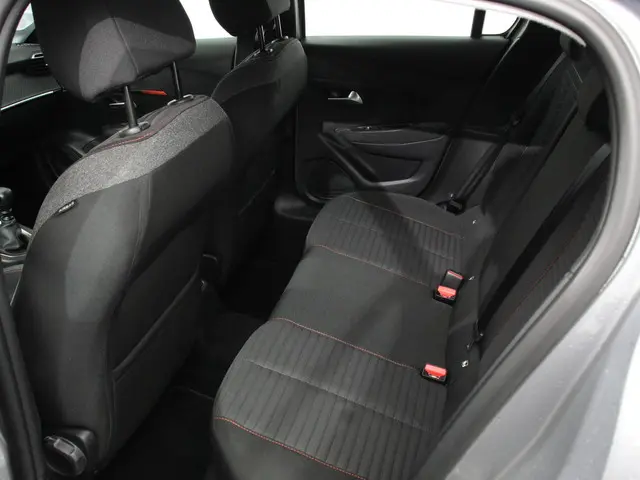 Peugeot 208 1.2 PureTech 100pk Active Pack 2021 Benzine 10