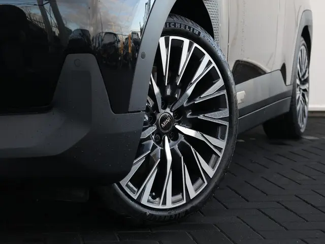 MINI Aceman Mini SE Favoured XL 54.2 kWh 2025 Elektrisch 3