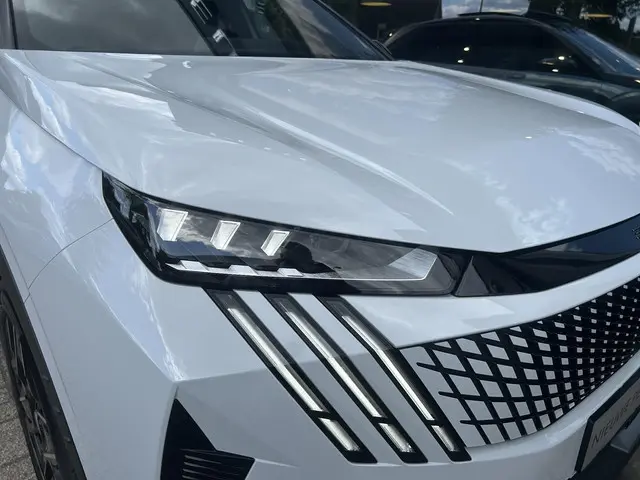 Peugeot 3008 1.2 Hybrid 145 GT 2025 Hybride Benzine 8