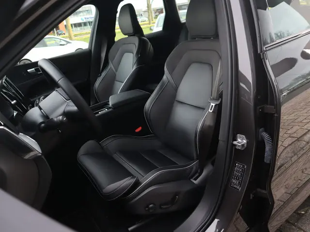 Volvo XC60 2.0 B4 R-Design 2022 Benzine 15
