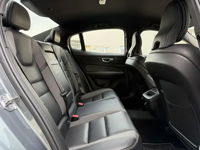 Volvo S60 2.0 B3 Aut. 163pk MHEV R-Design 2021 Benzine 13