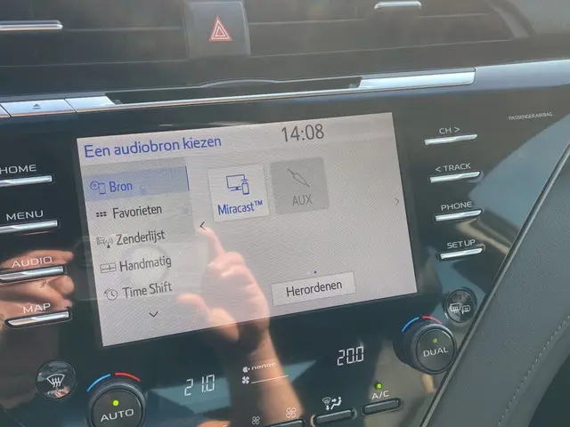 Toyota Camry 2.5 Hybrid Business + 2021 Hybride Benzine 19