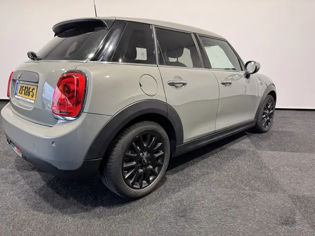 MINI One ONE 100 pk euro 6 5 deurs 2019 Benzine 10