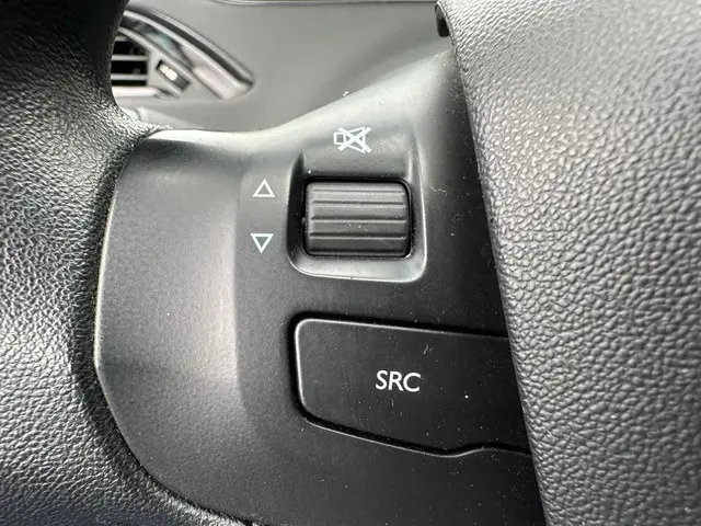 Peugeot 208 1.2 VTi Envy 2013 Benzine 23