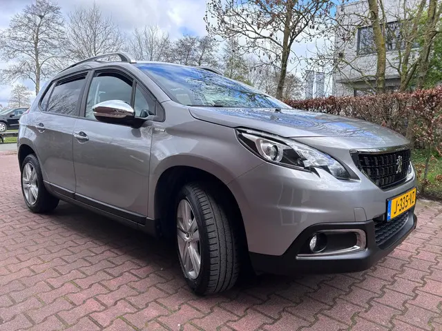 Peugeot 2008 1.2 PureTech Allure 2018 Benzine 4