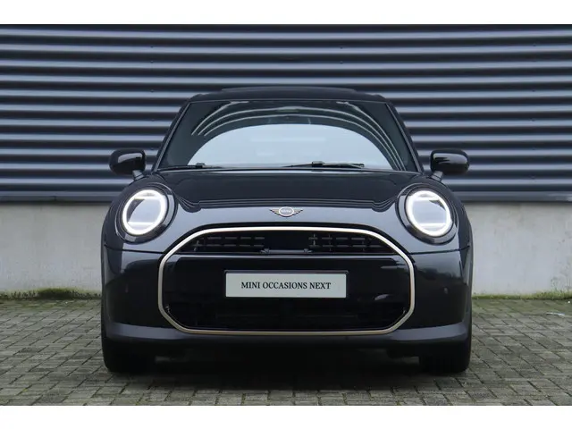 MINI 5-Deurs Cooper C 2024 Benzine 3