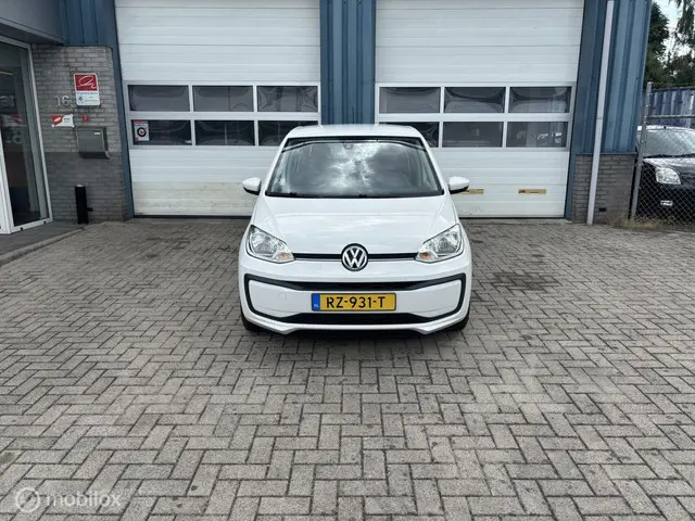 Volkswagen up! 1.0 BMT take up! 2018 Benzine 8