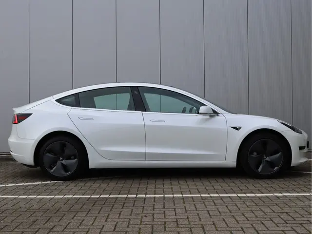 Tesla Model 3 Standard RWD Plus 60 kWh 2019 Elektrisch 16