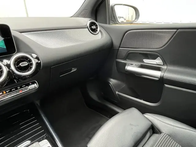 Mercedes-Benz B-Klasse 180 Launch Edition 2020 Benzine 60