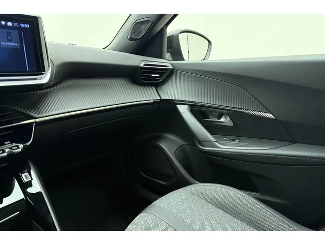 Peugeot 2008 1.2 Hybrid Allure 2025 Hybride Benzine 31