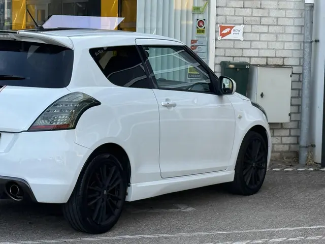 Suzuki Swift 1.6 Sport 2014 Benzine 11