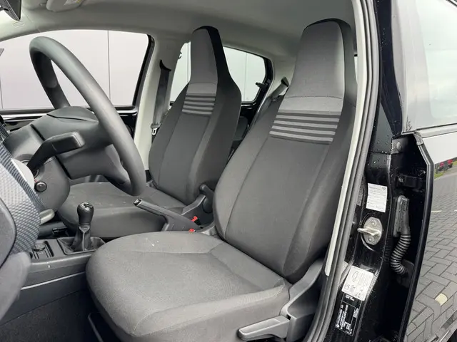 Volkswagen up! 1.0 2021 Benzine 4