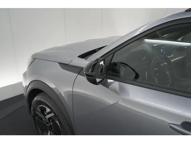 Peugeot 2008 1.2 Hybrid 145 Allure 2025 Hybride Benzine 21