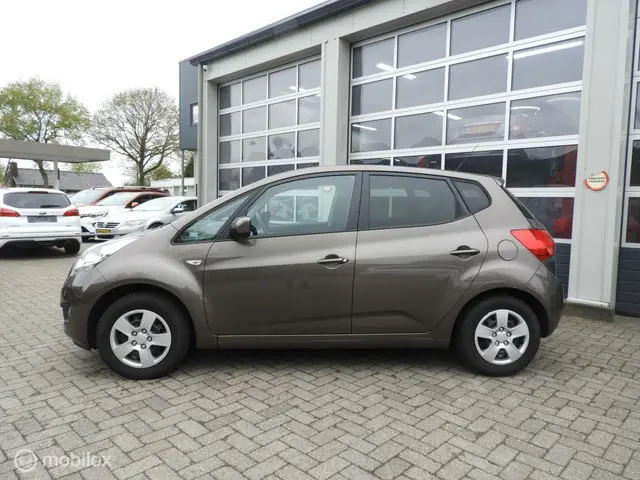 Kia Venga 1.4 CVVT ExecutiveLine 2014 Benzine 3
