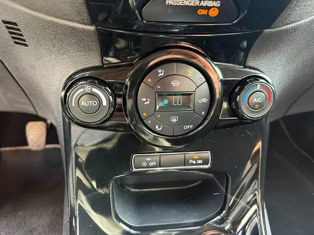 Ford Fiesta 1.0 EcoBoost Titanium 2016 Benzine 37