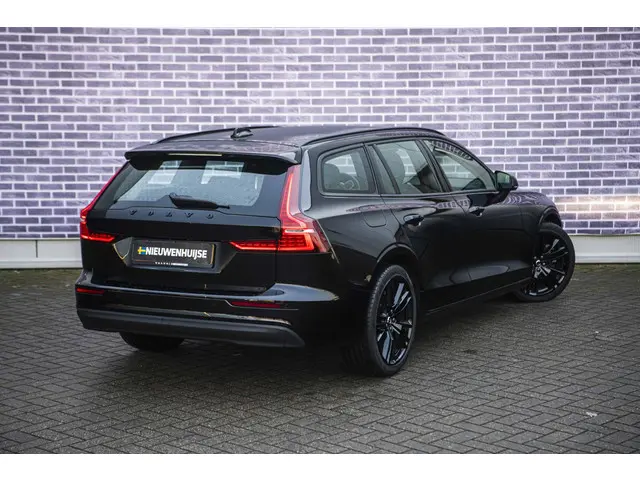 Volvo V60 2.0 B3 Essential Edition 2023 Benzine 16