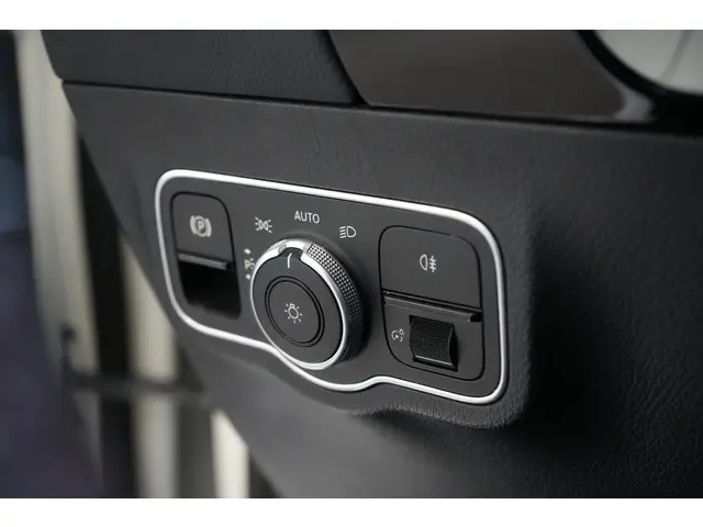 Mercedes-Benz B-Klasse 200 AMG 2019 Benzine 14