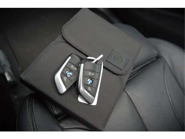 BMW X1 sDrive18i High Executive X Line 2018 Benzine 26