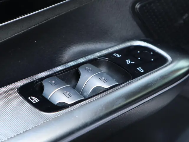 Mercedes-Benz EQE 300 AMG Line 89 kWh 2023 Elektrisch 16