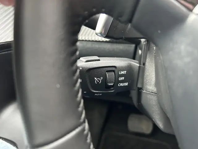 Peugeot 2008 1.2 Hybrid 145 Allure 2025 Hybride Benzine 21