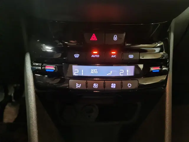 Peugeot 208 1.2 VTi Envy 2014 Benzine 25