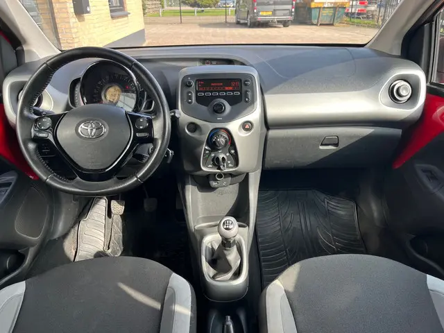 Toyota Aygo 1.0 VVT-i x , Airco, Led, Zuinig 2016 Benzine 12