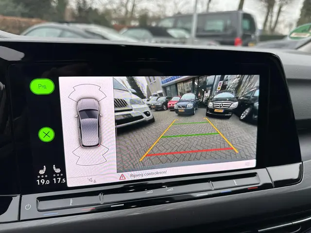 Volkswagen Golf 1.5 eTSI 150PK DSG Style 2023 Benzine 32