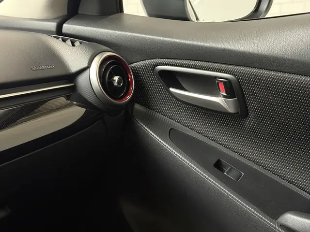 Mazda 2 1.5 e-SkyActiv-G 90 Homura 2023 Benzine 23