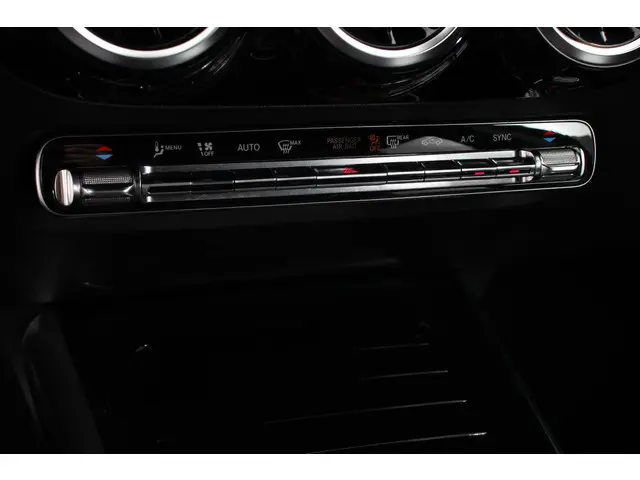 Mercedes-Benz GLA 200 AMG Line Automaat 2020 Benzine 20