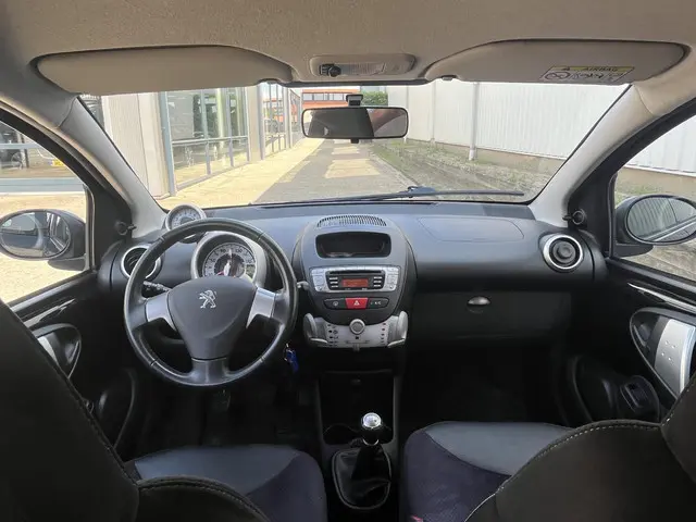 Peugeot 107 1.0 Black & Silver 2013 Benzine 6