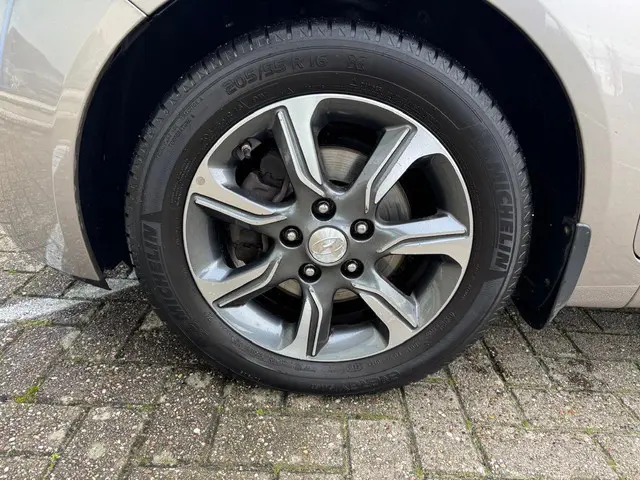 Hyundai ix20 1.6i Go! 2016 Benzine 12