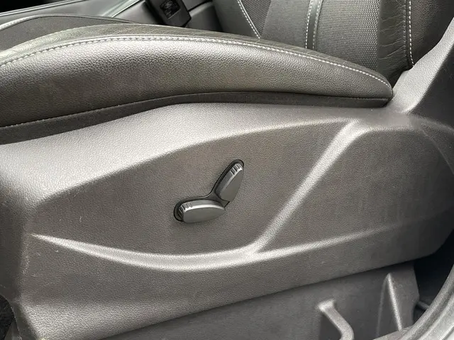 Ford C-MAX 1.5 Titanium 2016 Benzine 12