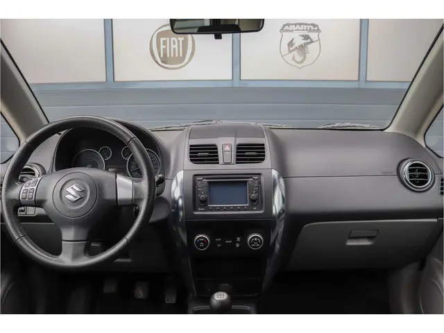 Suzuki SX4 1.6 Executive 2012 Benzine 9