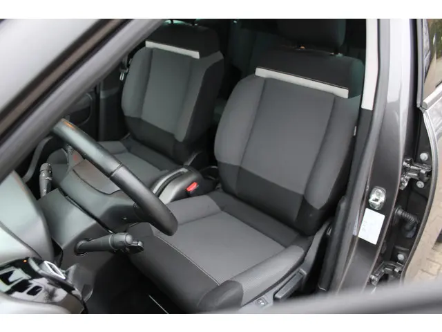 Citroën C3 Aircross 1.2 PureTech S&S Shine 2020 Benzine 11