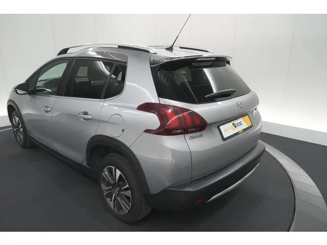 Peugeot 2008 PureTech 110 Allure 2018 Benzine 17