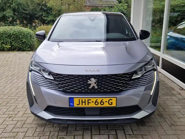 Peugeot 3008 1.2 Hybrid 136 Allure 2024 Hybride Benzine 2