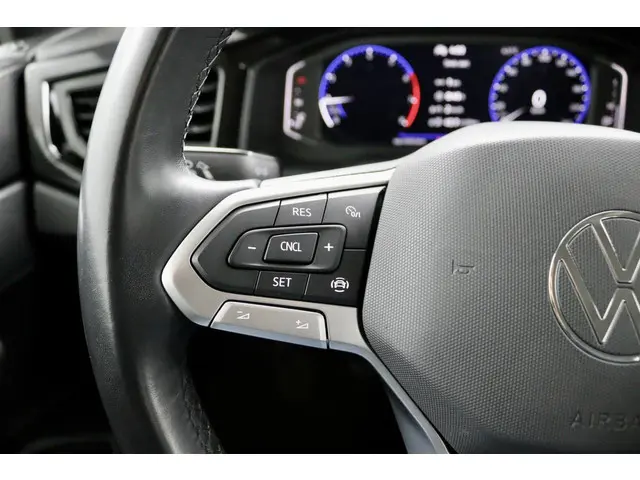 Volkswagen Polo 1.0 TSI Life antraciet 2023 Benzine 16