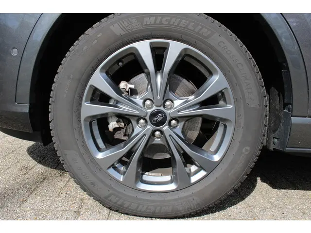 Ford Kuga 2.5 PHEV ST-Line X 2023 Hybride Benzine 32