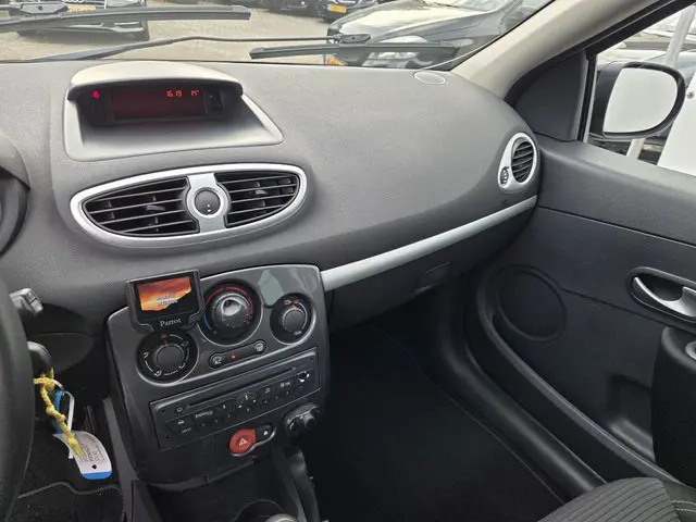 Renault Clio Estate 1.2 TCE Collection 2012 Benzine 18