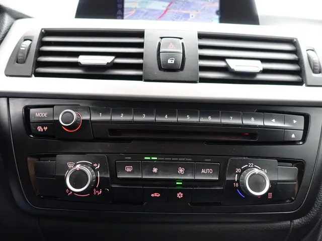 BMW 3 Serie 320i M Sport High Exe Aut- 2012 Benzine 13
