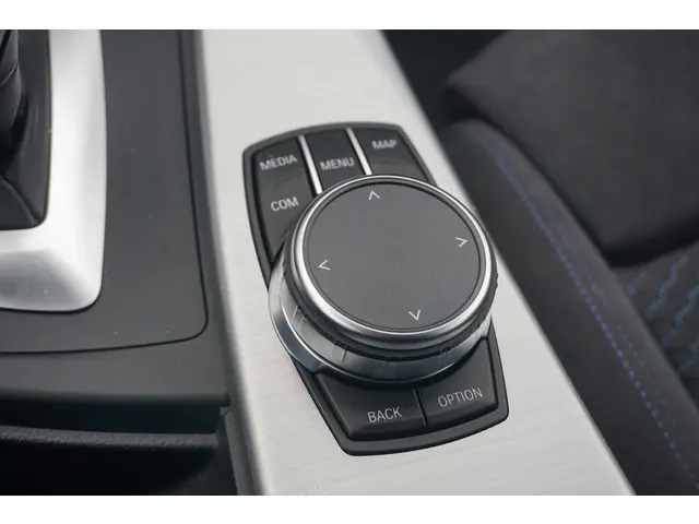 BMW 3 Serie Touring 320i 2017 Benzine 11