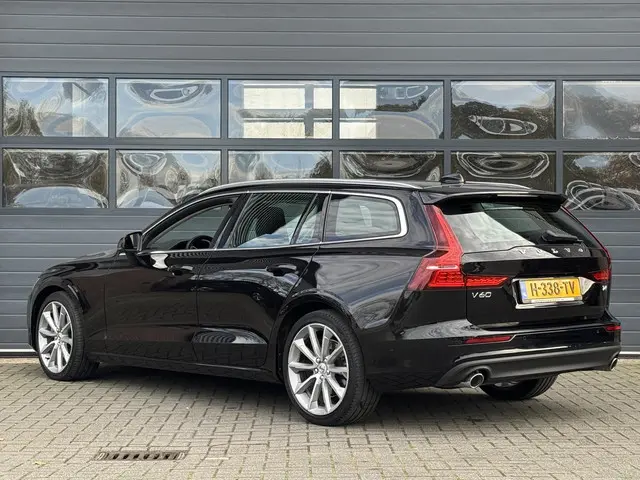 Volvo V60 2.0 T4 R-DESIGN 2020 Benzine 18