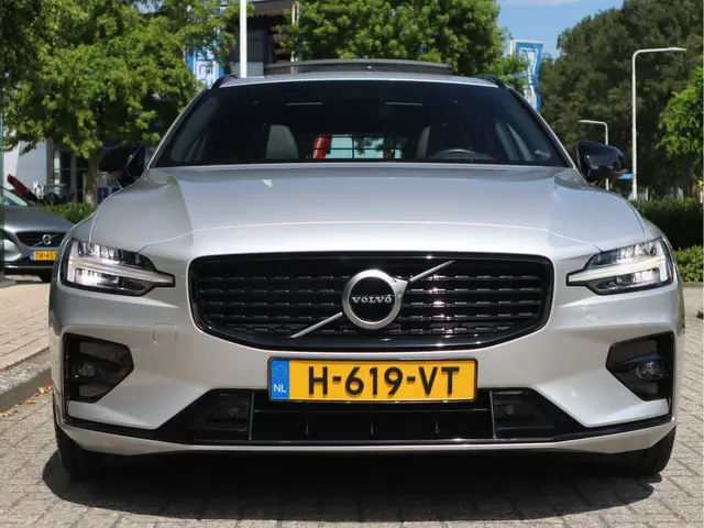 Volvo V60 2.0 T4 R-Design 2020 Benzine 14