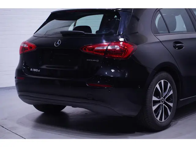 Mercedes-Benz A-Klasse 180d Design 2021 Diesel 12