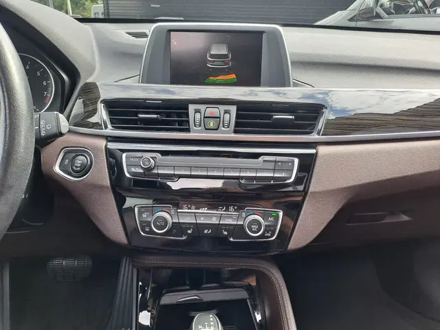 BMW X1 sDrive18i High Executive 2017 Benzine 13