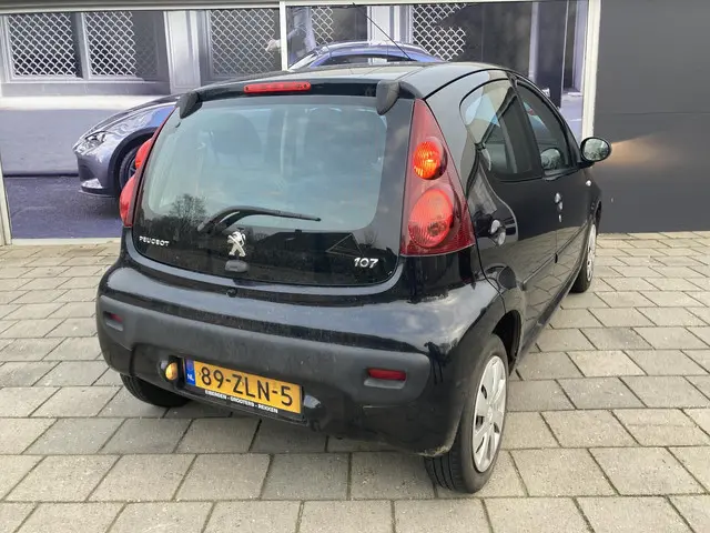 Peugeot 107 1.0 Active 2013 Benzine 3